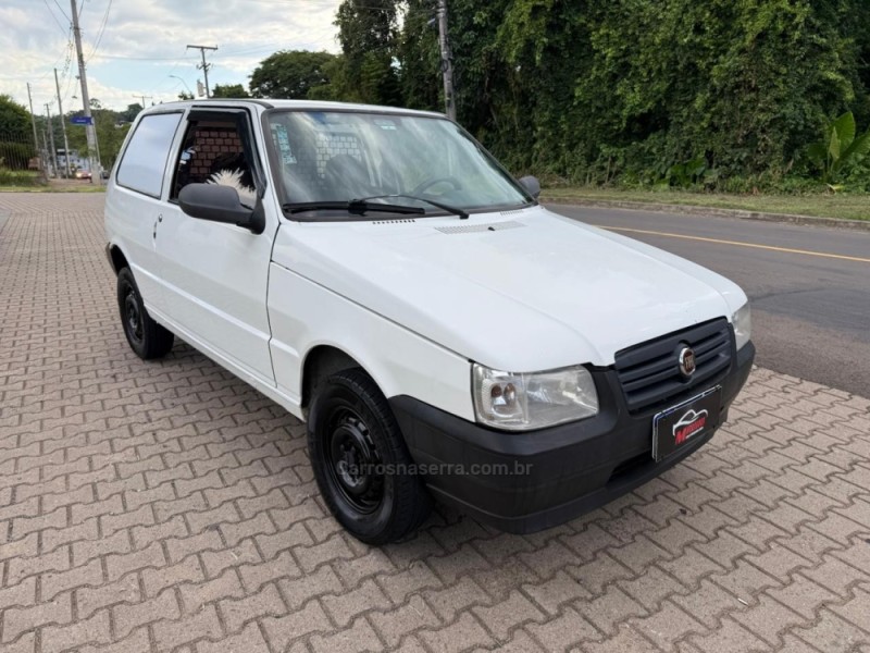 UNO 1.3 MPI FURGÃO 8V FLEX 2P MANUAL - 2013 - IVOTI