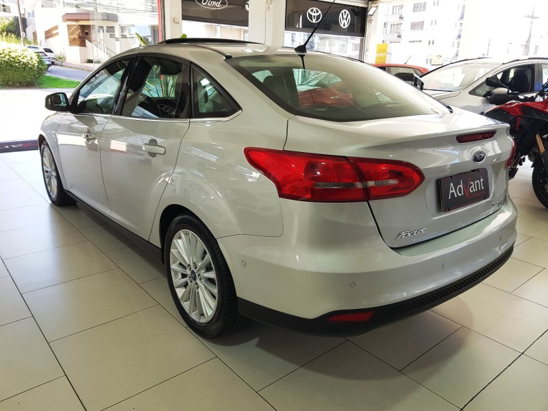 FOCUS 2.0 TITANIUM PLUS FASTBACK 16V FLEX 4P AUTOMÁTICO - 2016 - CAXIAS DO SUL