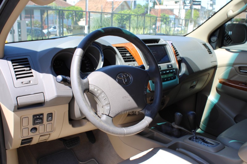 HILUX SW4 3.0 SRV 4X4 7 LUGARES 16V TURBO INTERCOOLER DIESEL 4P AUTOMÁTICO - 2010 - CAXIAS DO SUL