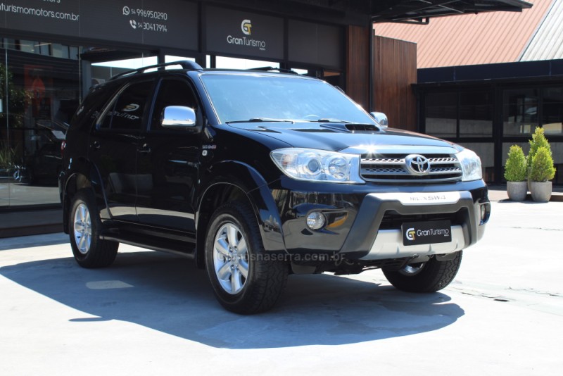 HILUX SW4 3.0 SRV 4X4 7 LUGARES 16V TURBO INTERCOOLER DIESEL 4P AUTOMÁTICO - 2010 - CAXIAS DO SUL