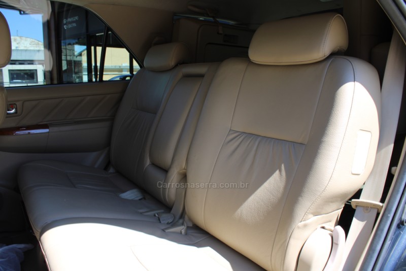 HILUX SW4 3.0 SRV 4X4 7 LUGARES 16V TURBO INTERCOOLER DIESEL 4P AUTOMÁTICO - 2010 - CAXIAS DO SUL