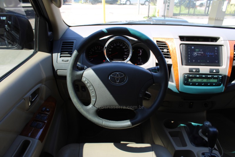 HILUX SW4 3.0 SRV 4X4 7 LUGARES 16V TURBO INTERCOOLER DIESEL 4P AUTOMÁTICO - 2010 - CAXIAS DO SUL