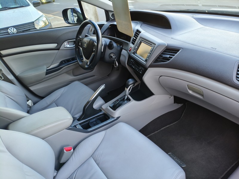 CIVIC 1.8 EXS 16V FLEX 4P AUTOMÁTICO - 2013 - BOM PRINCíPIO