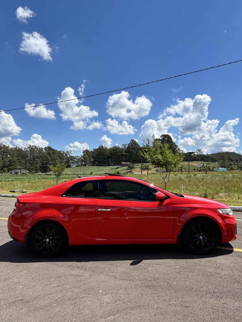 CERATO 2.0 KOUP 16V GASOLINA 2P AUTOMÁTICO - 2013 - CARLOS BARBOSA