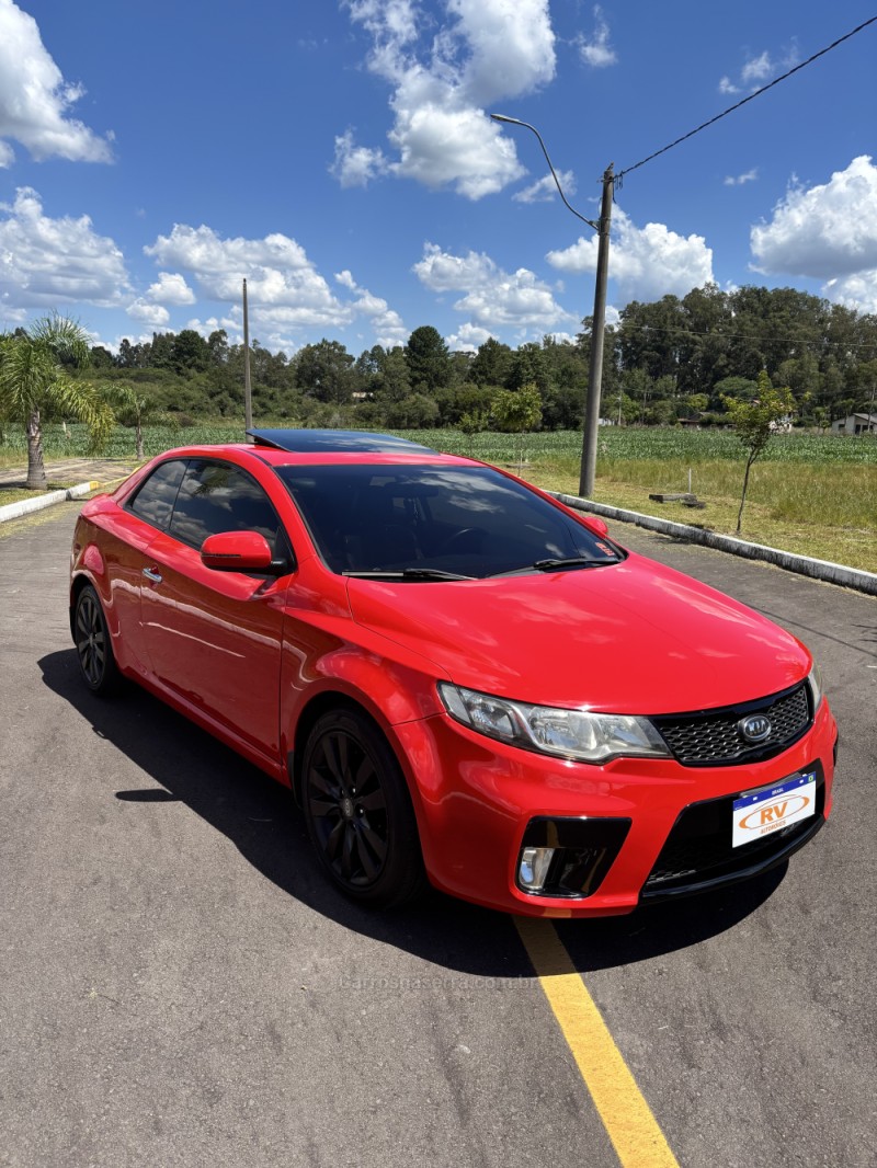 CERATO 2.0 KOUP 16V GASOLINA 2P AUTOMÁTICO - 2013 - CARLOS BARBOSA