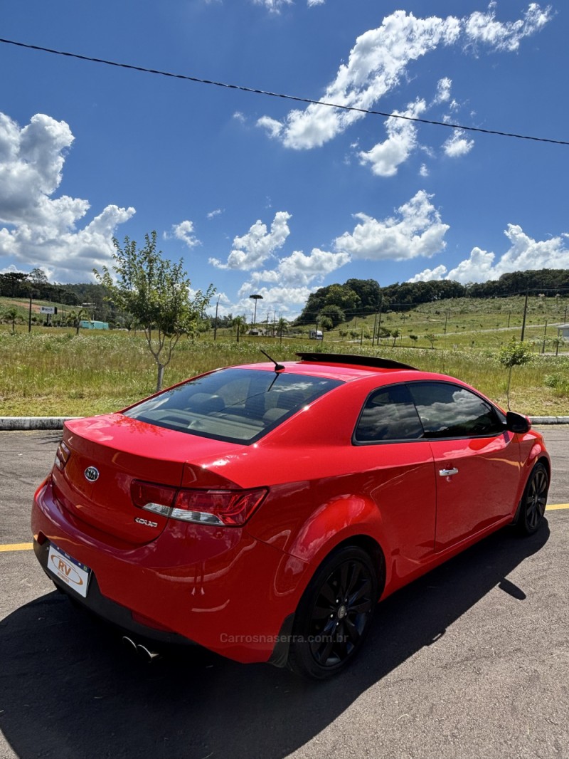 CERATO 2.0 KOUP 16V GASOLINA 2P AUTOMÁTICO - 2013 - CARLOS BARBOSA