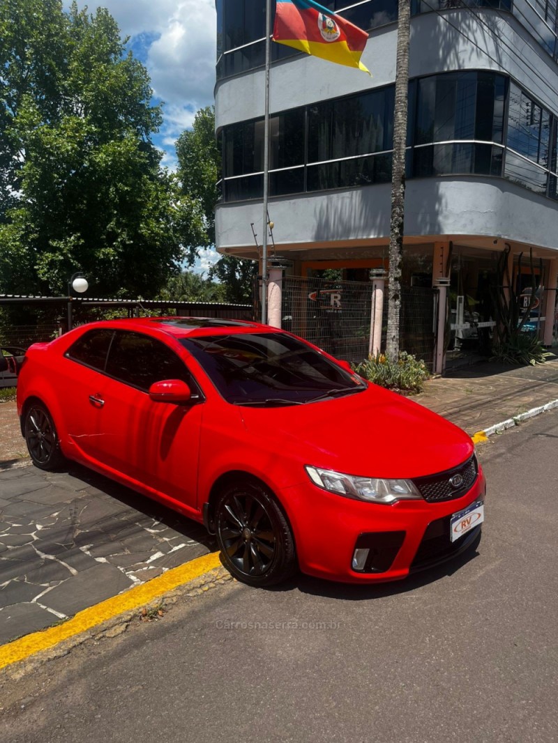 CERATO 2.0 KOUP 16V GASOLINA 2P AUTOMÁTICO - 2013 - CARLOS BARBOSA