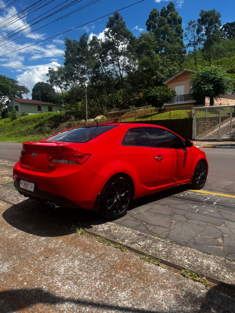 CERATO 2.0 KOUP 16V GASOLINA 2P AUTOMÁTICO - 2013 - CARLOS BARBOSA
