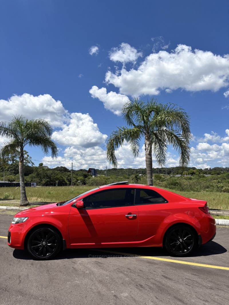 CERATO 2.0 KOUP 16V GASOLINA 2P AUTOMÁTICO - 2013 - CARLOS BARBOSA