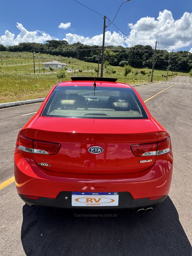 CERATO 2.0 KOUP 16V GASOLINA 2P AUTOMÁTICO - 2013 - CARLOS BARBOSA