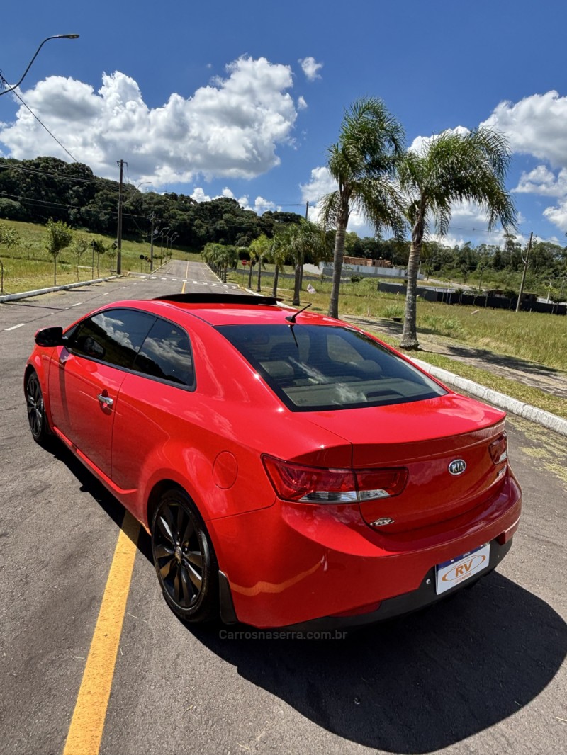 CERATO 2.0 KOUP 16V GASOLINA 2P AUTOMÁTICO - 2013 - CARLOS BARBOSA