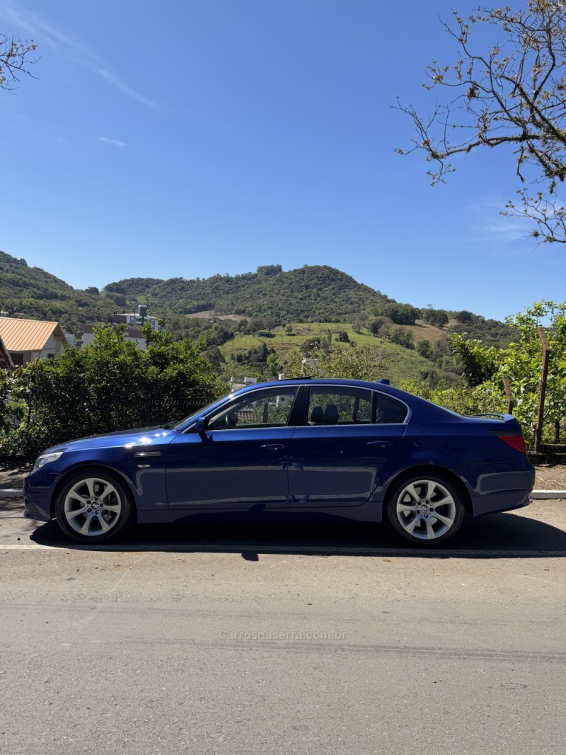 545I 4.4 SEDAN V8 32V GASOLINA 4P AUTOMÁTICO - 2004 - NOVA ARAçá