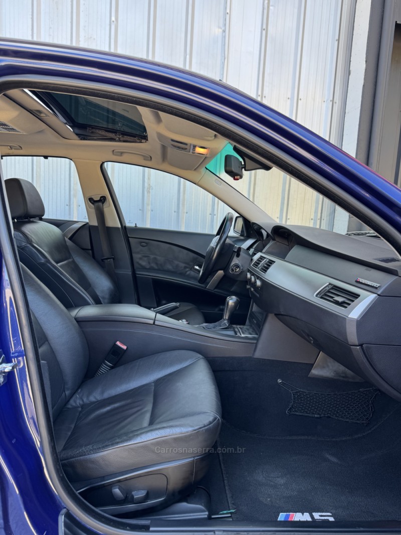 545I 4.4 SEDAN V8 32V GASOLINA 4P AUTOMÁTICO - 2004 - NOVA ARAçá