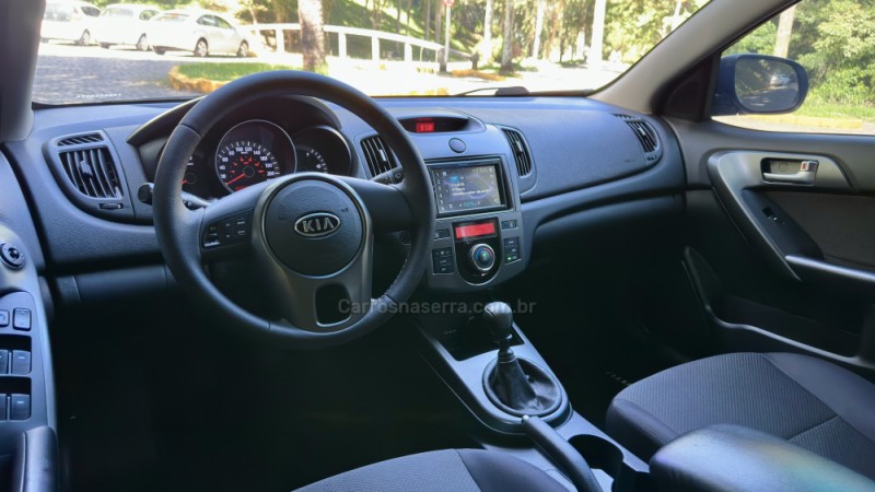 CERATO 1.6 SX E.233 16V GASOLINA 4P MANUAL - 2010 - CAXIAS DO SUL