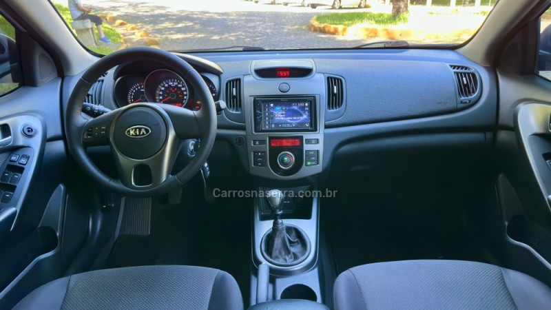 CERATO 1.6 SX E.233 16V GASOLINA 4P MANUAL - 2010 - CAXIAS DO SUL