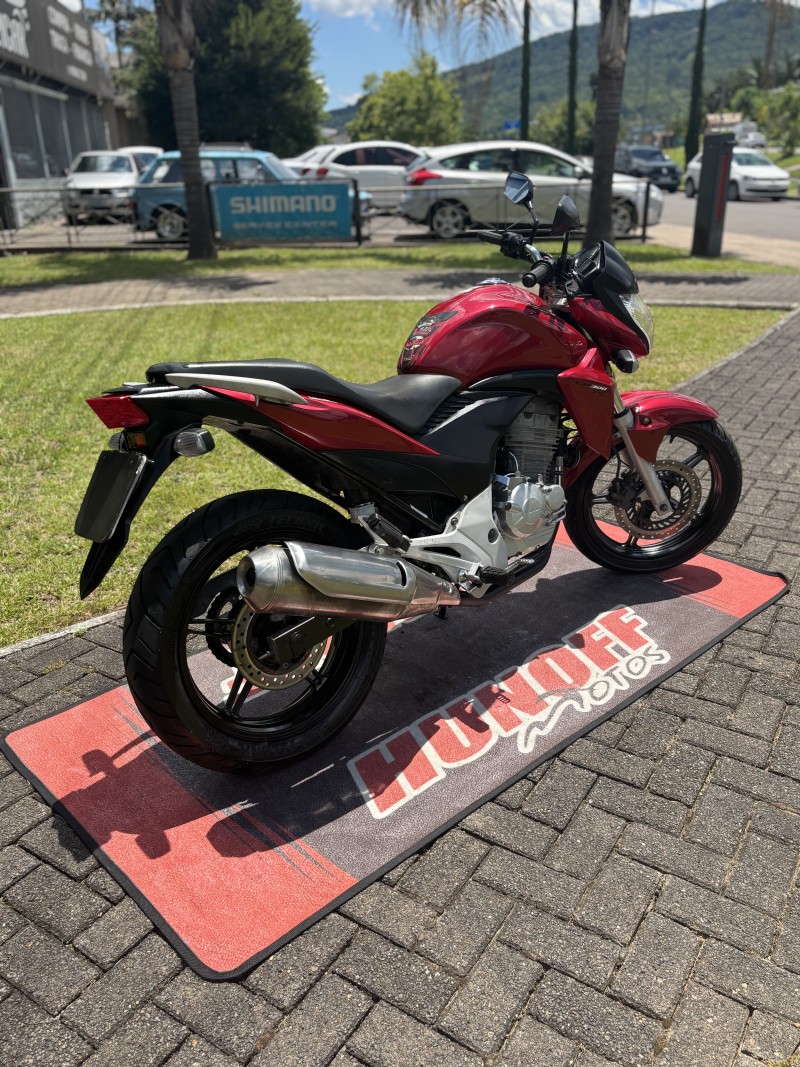 CB 300R  - 2013 - FELIZ
