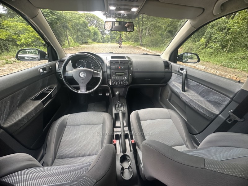 POLO 1.6 MI 8V FLEX 4P MANUAL - 2011 - NOVA PRATA