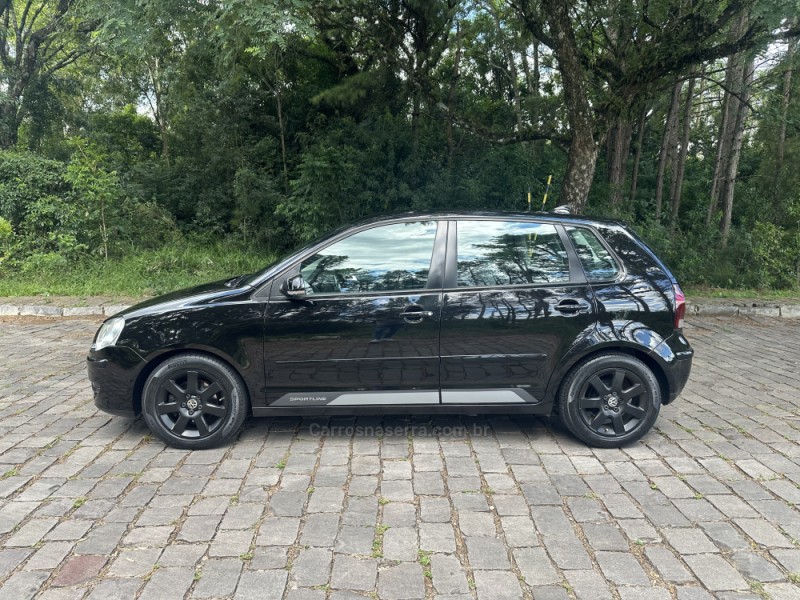 POLO 1.6 MI 8V FLEX 4P MANUAL - 2011 - NOVA PRATA