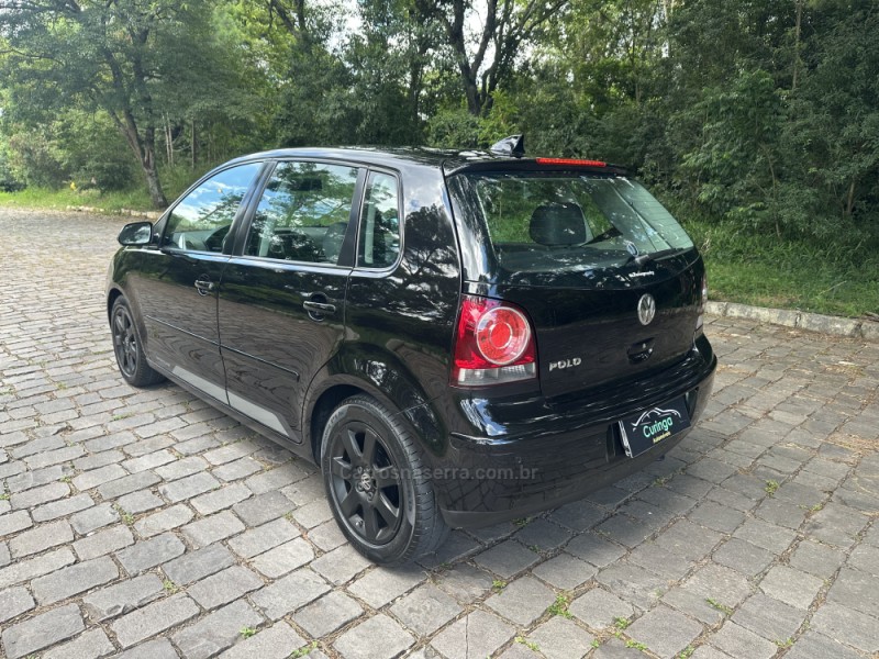 POLO 1.6 MI 8V FLEX 4P MANUAL - 2011 - NOVA PRATA
