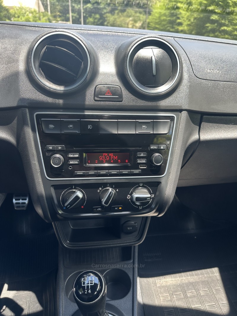 GOL 1.6 MI SELEÇÃO 8V FLEX 4P MANUAL G.VI - 2014 - NOVA PRATA