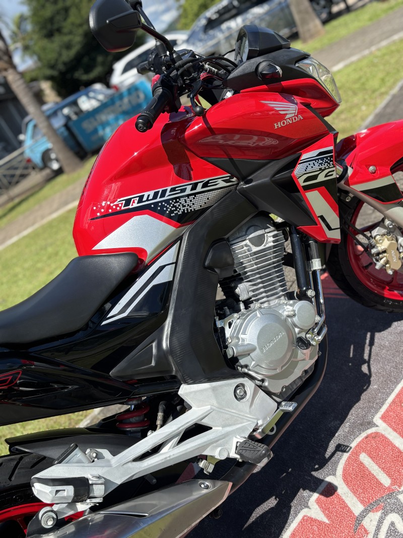 CB 250F TWISTER CBS - 2021 - FELIZ