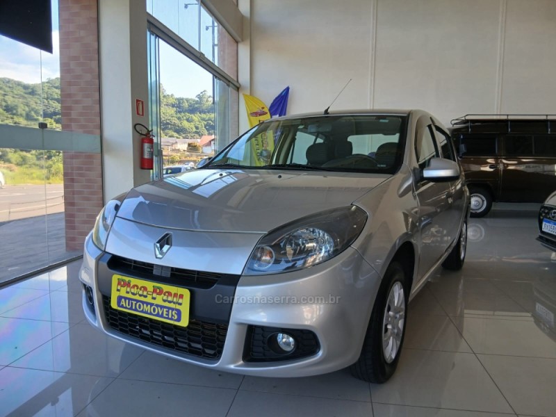 SANDERO 1.0 EXPRESSION 16V FLEX 4P MANUAL - 2014 - NOVA PETRóPOLIS