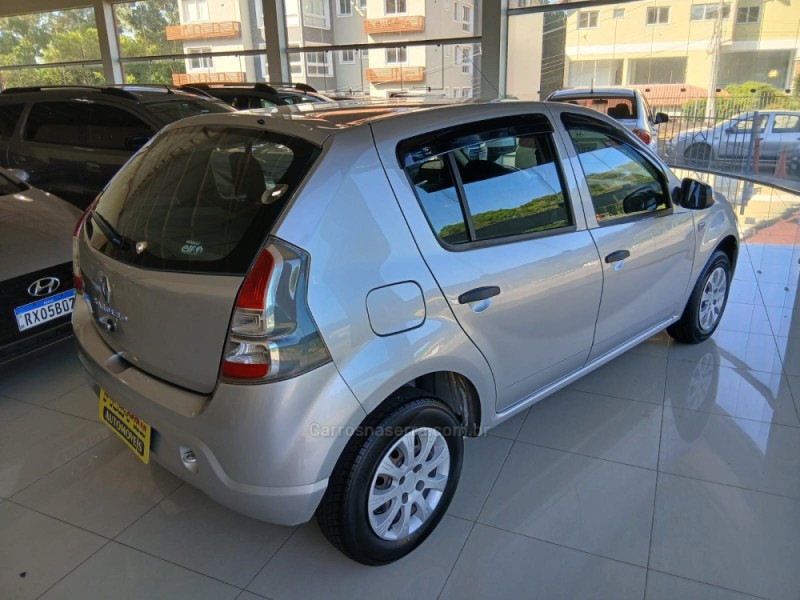 SANDERO 1.0 EXPRESSION 16V FLEX 4P MANUAL - 2014 - NOVA PETRóPOLIS