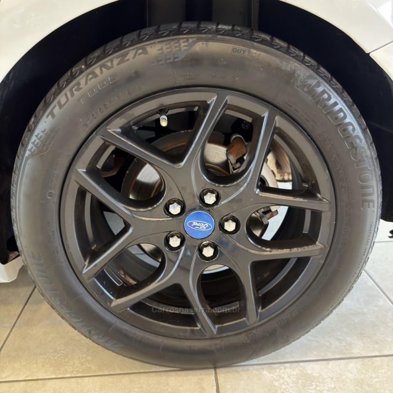 FOCUS 2.0 TITANIUM PLUS 16V FLEX 4P AUTOMÁTICO - 2016 - FARROUPILHA