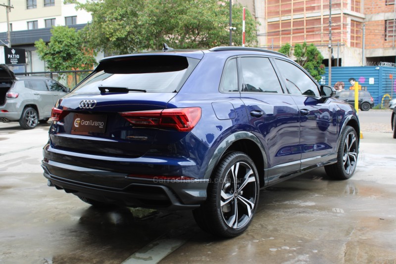 Q3 2.0 TFSI PERFORMANCE BLACK QUATTRO GASOLINA 4P AUTOMÁTICO - 2024 - CAXIAS DO SUL