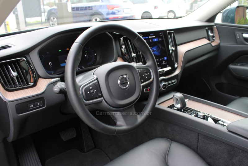 XC60 2.0 T8 RECHARGE PLUS AWD HIBRIDO 4P AUTOMÁTICO - 2023 - CAXIAS DO SUL