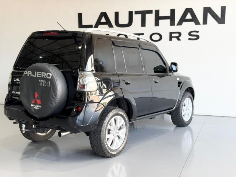PAJERO TR4 2.0 4X4 16V FLEX 4P MANUAL - 2011 - NOVO HAMBURGO