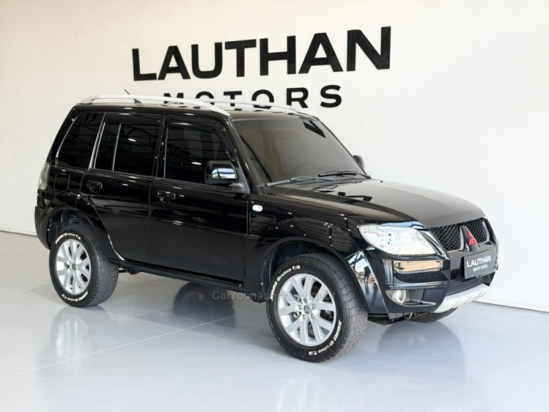 PAJERO TR4 2.0 4X4 16V FLEX 4P MANUAL - 2011 - NOVO HAMBURGO