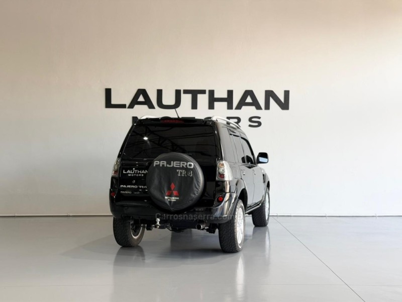 PAJERO TR4 2.0 4X4 16V FLEX 4P MANUAL - 2011 - NOVO HAMBURGO