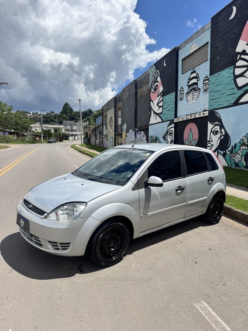 FIESTA 1.0 MPI TREND HATCH 8V FLEX 4P MANUAL - 2004 - CAXIAS DO SUL