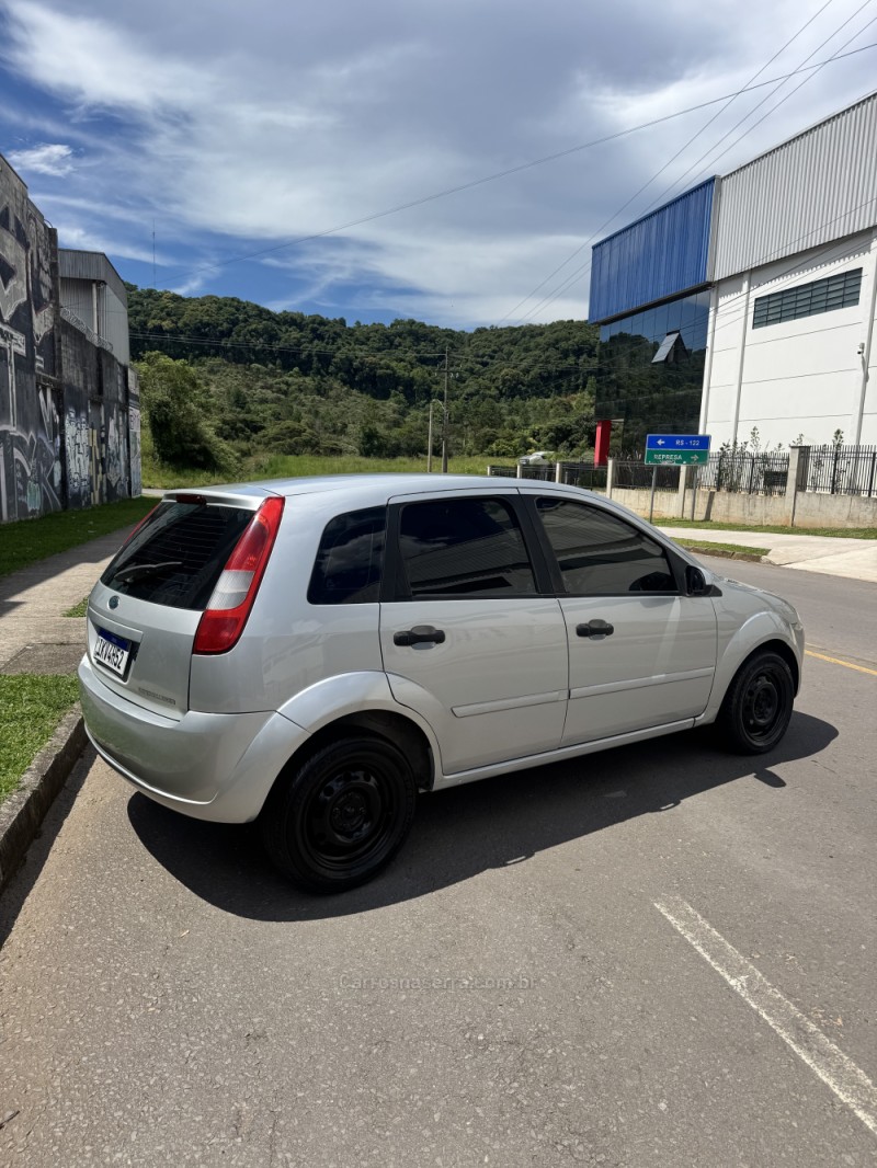 FIESTA 1.0 MPI TREND HATCH 8V FLEX 4P MANUAL - 2004 - CAXIAS DO SUL