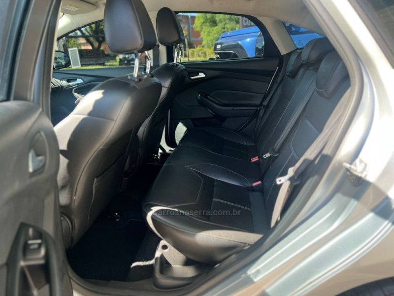 FOCUS 2.0 SE PLUS FASTBACK 16V FLEX 4P AUTOMÁTICO - 2016 - MONTENEGRO