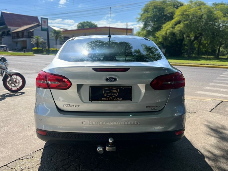 FOCUS 2.0 SE PLUS FASTBACK 16V FLEX 4P AUTOMÁTICO - 2016 - MONTENEGRO
