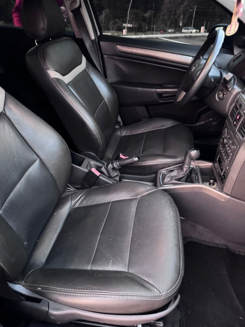 VECTRA 2.0 SFI GT HATCH 8V FLEX 4P MANUAL - 2011 - CAXIAS DO SUL