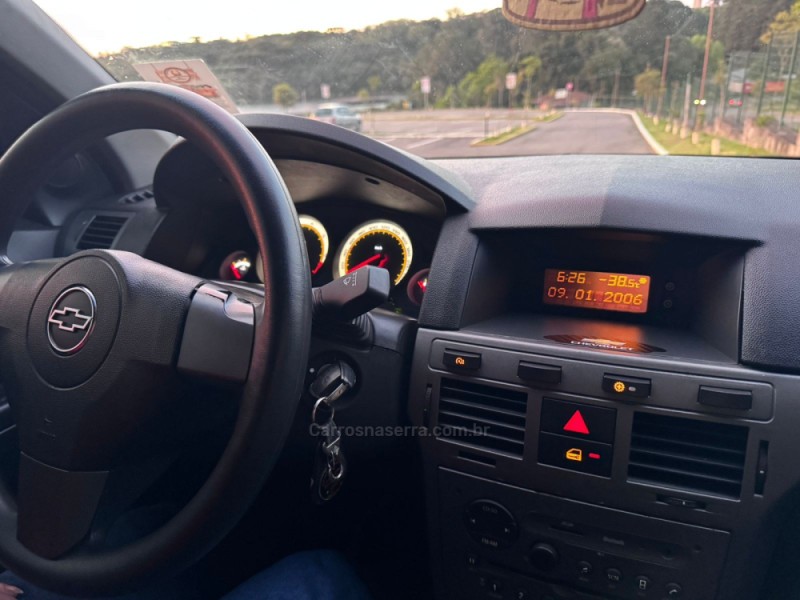 VECTRA 2.0 SFI GT HATCH 8V FLEX 4P MANUAL - 2011 - CAXIAS DO SUL