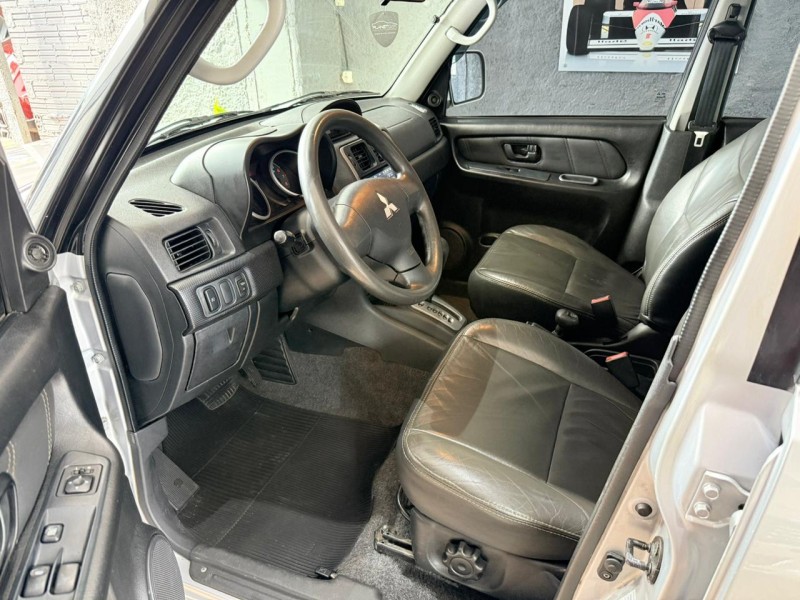 PAJERO TR4 2.0 4X4 16V 140CV FLEX 4P AUTOMÁTICO - 2010 - FARROUPILHA