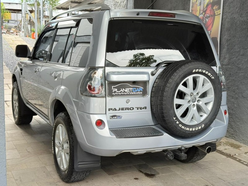 PAJERO TR4 2.0 4X4 16V 140CV FLEX 4P AUTOMÁTICO - 2010 - FARROUPILHA