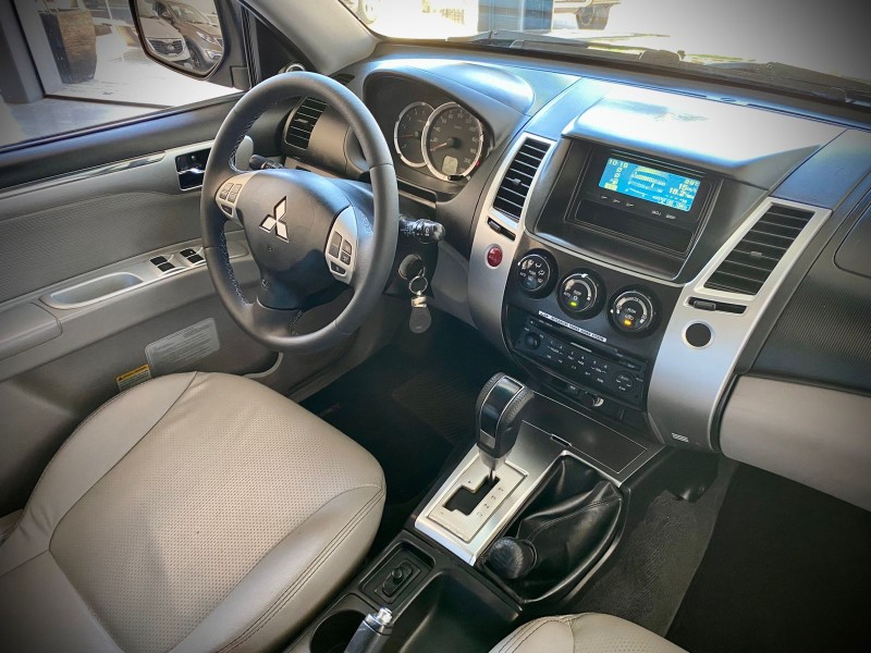 PAJERO DAKAR 3.2 4X4 16V 7 LUGARES TURBO INTERCOOLER DIESEL 4P AUTOMÁTICO - 2010 - LAJEADO