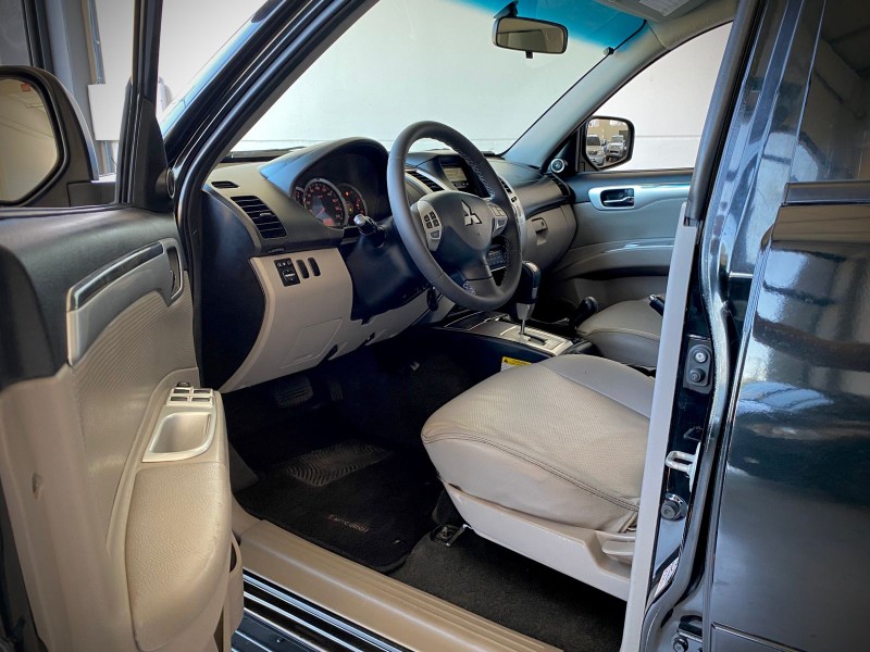 PAJERO DAKAR 3.2 4X4 16V 7 LUGARES TURBO INTERCOOLER DIESEL 4P AUTOMÁTICO - 2010 - LAJEADO