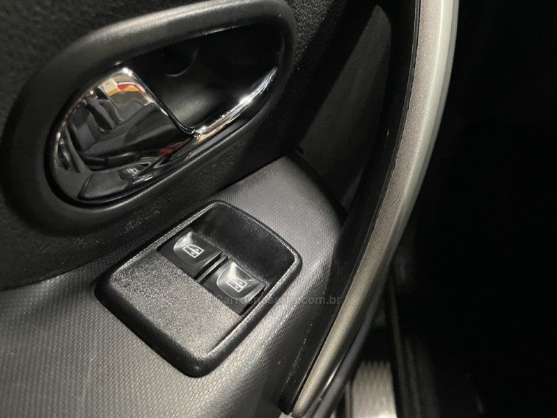 SANDERO 1.6 EXPRESSION 8V FLEX 4P MANUAL - 2015 - CAXIAS DO SUL