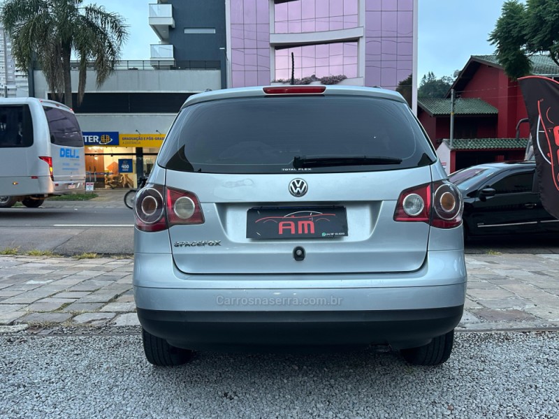 SPACEFOX 1.6 MI 8V FLEX 4P MANUAL - 2009 - CAXIAS DO SUL