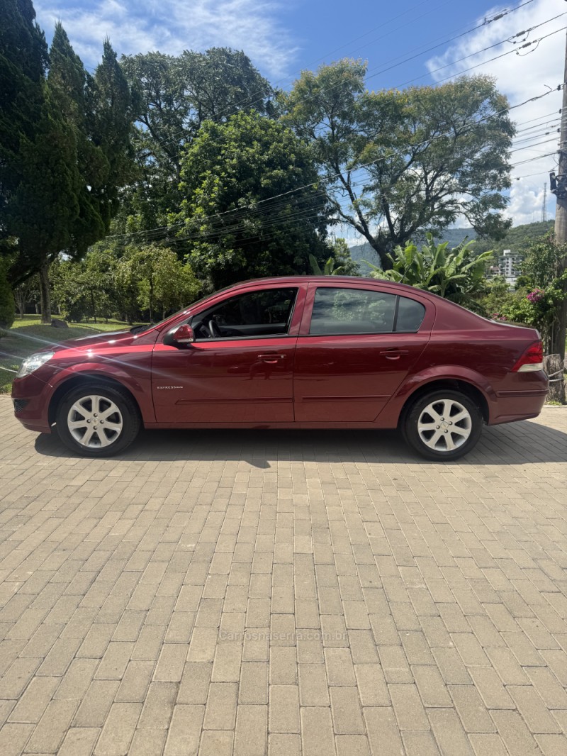 VECTRA 2.0 MPFI EXPRESSION 8V 140CV FLEX 4P MANUAL - 2011 - ENCANTADO