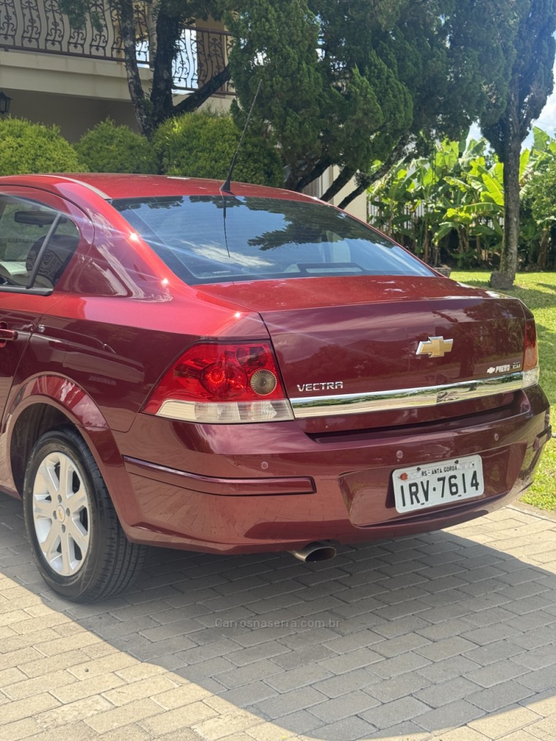 VECTRA 2.0 MPFI EXPRESSION 8V 140CV FLEX 4P MANUAL - 2011 - ENCANTADO