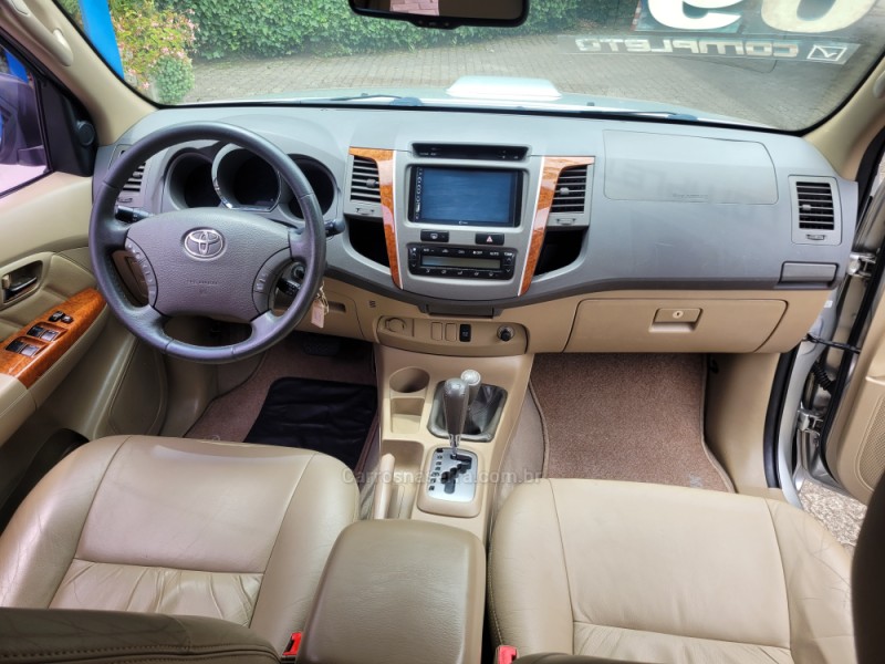 HILUX SW4 3.0 SRV 4X4 7 LUGARES 16V TURBO INTERCOOLER DIESEL 4P AUTOMÁTICO - 2009 - CAXIAS DO SUL