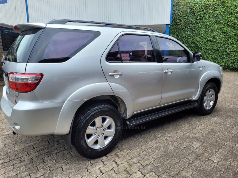 HILUX SW4 3.0 SRV 4X4 7 LUGARES 16V TURBO INTERCOOLER DIESEL 4P AUTOMÁTICO - 2009 - CAXIAS DO SUL