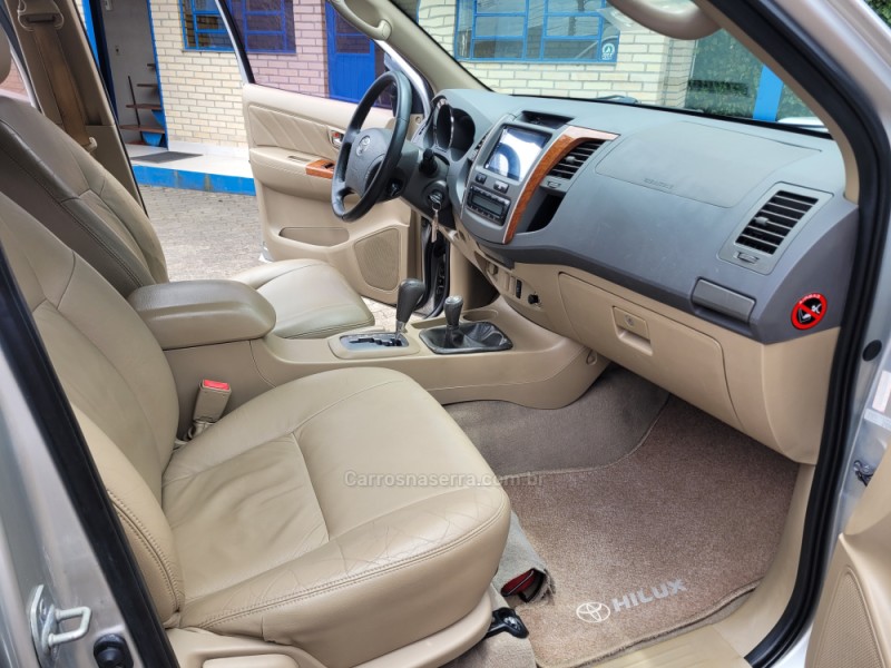 HILUX SW4 3.0 SRV 4X4 7 LUGARES 16V TURBO INTERCOOLER DIESEL 4P AUTOMÁTICO - 2009 - CAXIAS DO SUL